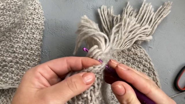 Самые простые кисточки из пряжи для обьемного шарфа смотреть онлайн