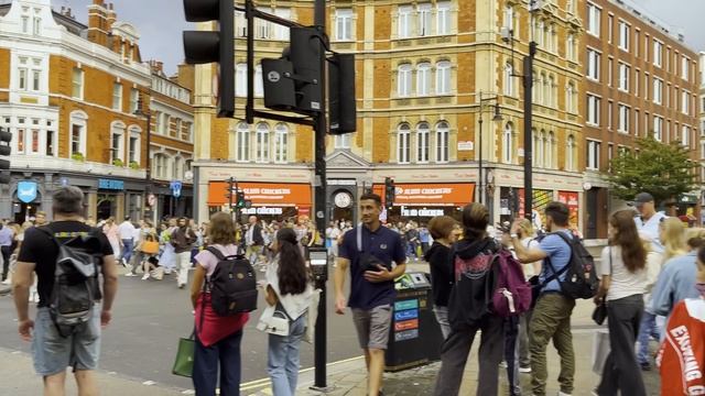 Удивительная пешеходная экскурсия в дождливый субботний вечер в Лондоне. смотреть онлайн