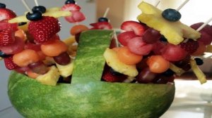 Канапе из фруктов на шпажках