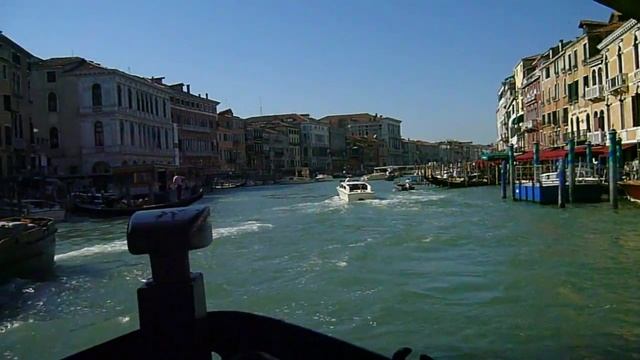 На Гранд-Канале в Венеции (Италия)