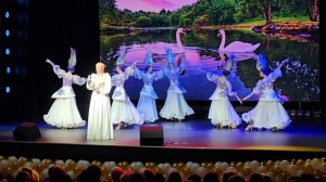 Наталья Михайлова и Шоу балет Антре - Над Россией моей (А. Михайлов - К. Аглинц) .mp4