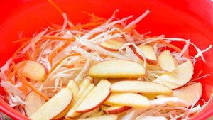 Квашеная капуста с яблоками на зиму