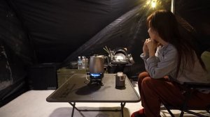 Одиночный поход под дождём в чёрной палтке уникального дизайна 😊😊😊