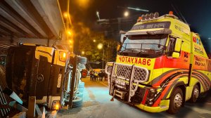 ЗАВАЛИЛСЯ И РАЗЛИЛ БЕТОН НА ПОВОРОТЕ  - Постановка на колеса груженого автобетоносмесителя.