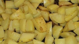 Картошка со свининой и помидорами