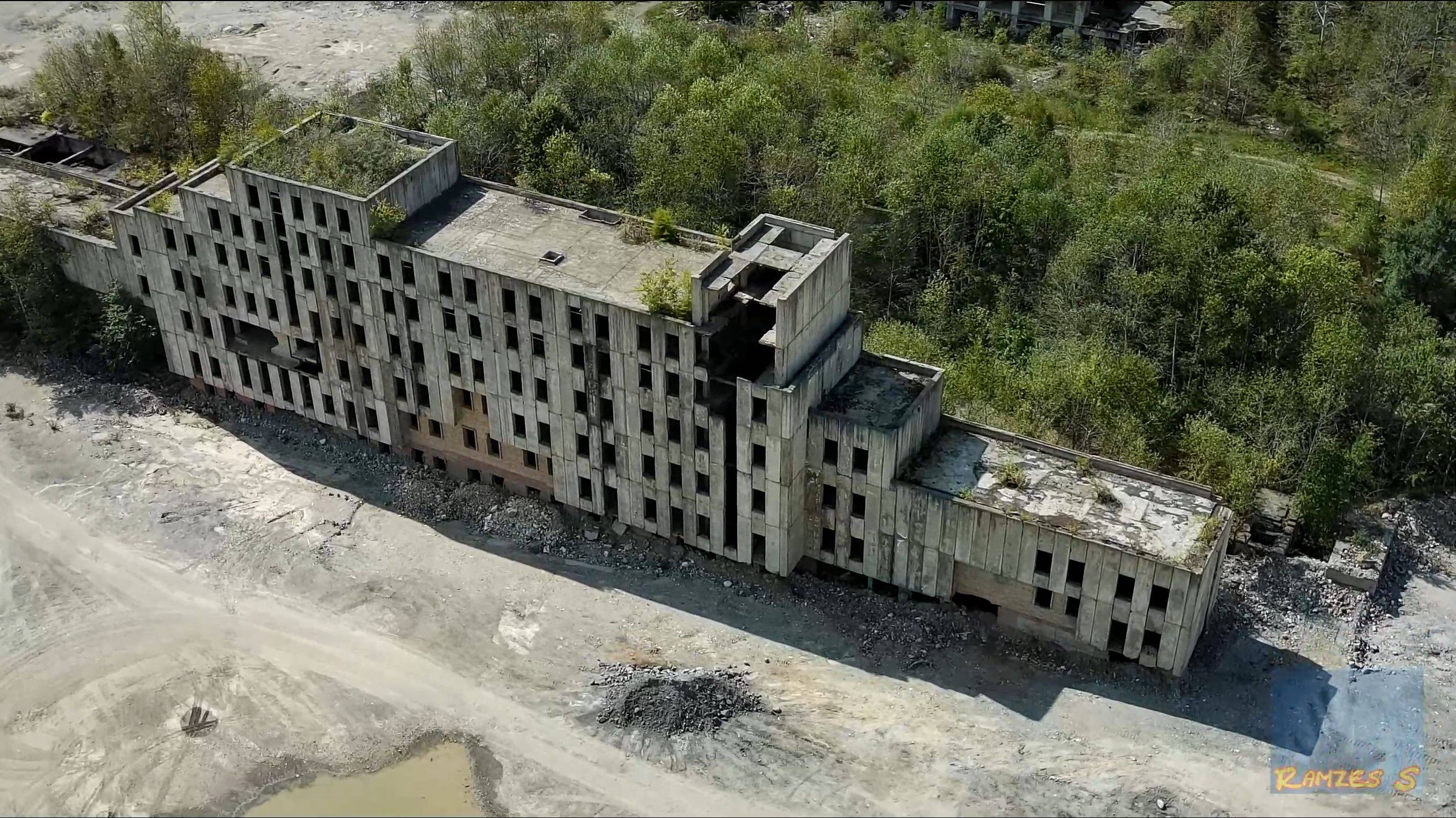 Недостроенная обогатительная фабрика в Дальнегорске.