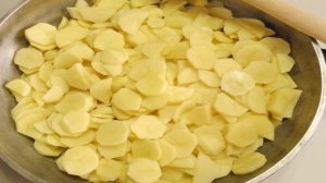 Картошка с шампиньонами на сковороде