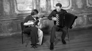 "Не велят Маше за реченьку ходить"
русская народная песня 
обработка Сергея Луговского