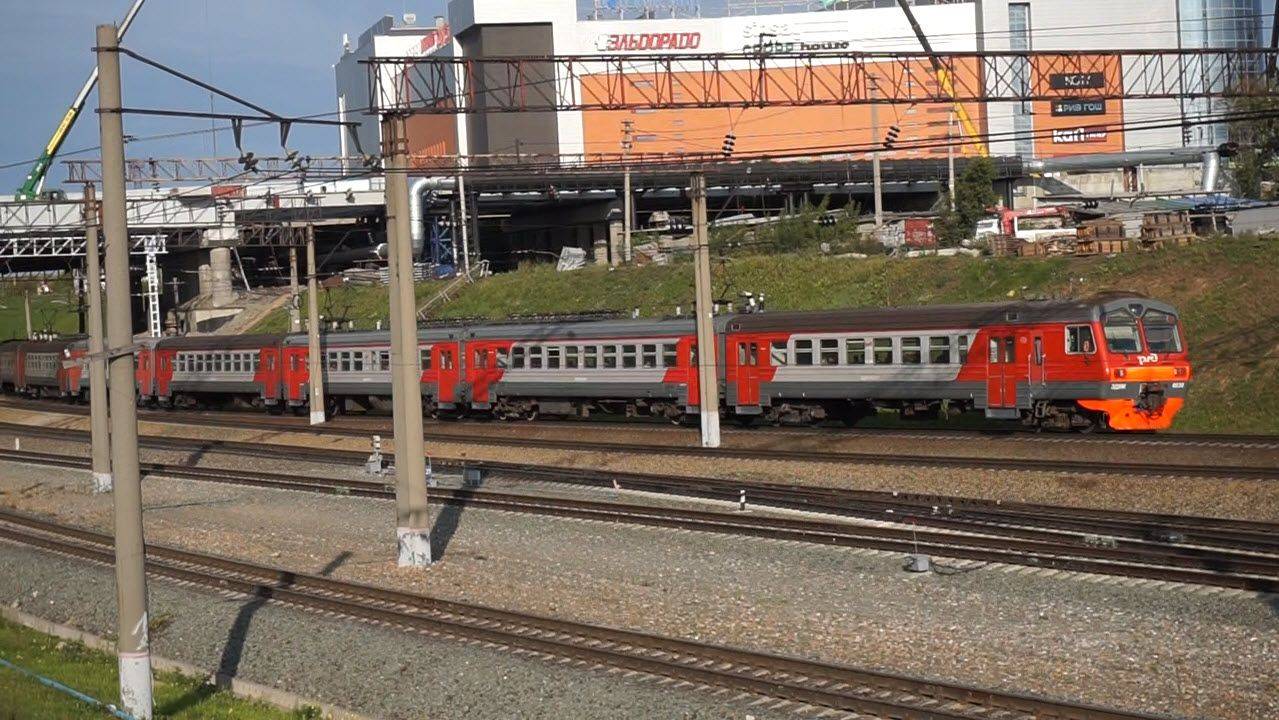 Электропоезд ЭД9М-0030 в 7 вагонов.