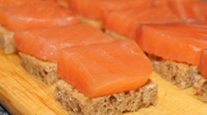 Канапе с перепелиными яйцами