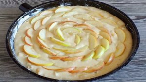 Кокосовая шарлотка с яблоками