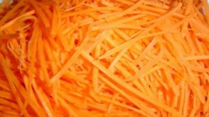 Квашеные баклажаны с морковкой и чесноком