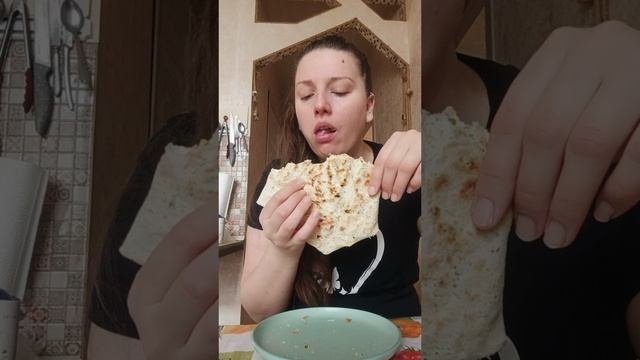 Ну шо? Позавтракаем? 😋#позавтракаем#мукбангроссия#емнакамеру#итинг#