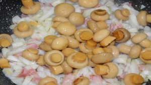 Курица с беконом и грибами