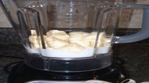 Коктейль из замороженного йогурта с лаймом и бананом