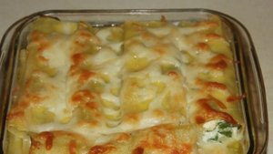 Каннеллони с фаршем под соусом