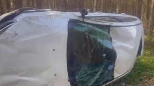 У Lada Vesta заклинило руль на скорости, из-за чего машина трижды перевернулась в кювет.