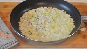 Мясные ватрушки с грибами и сыром