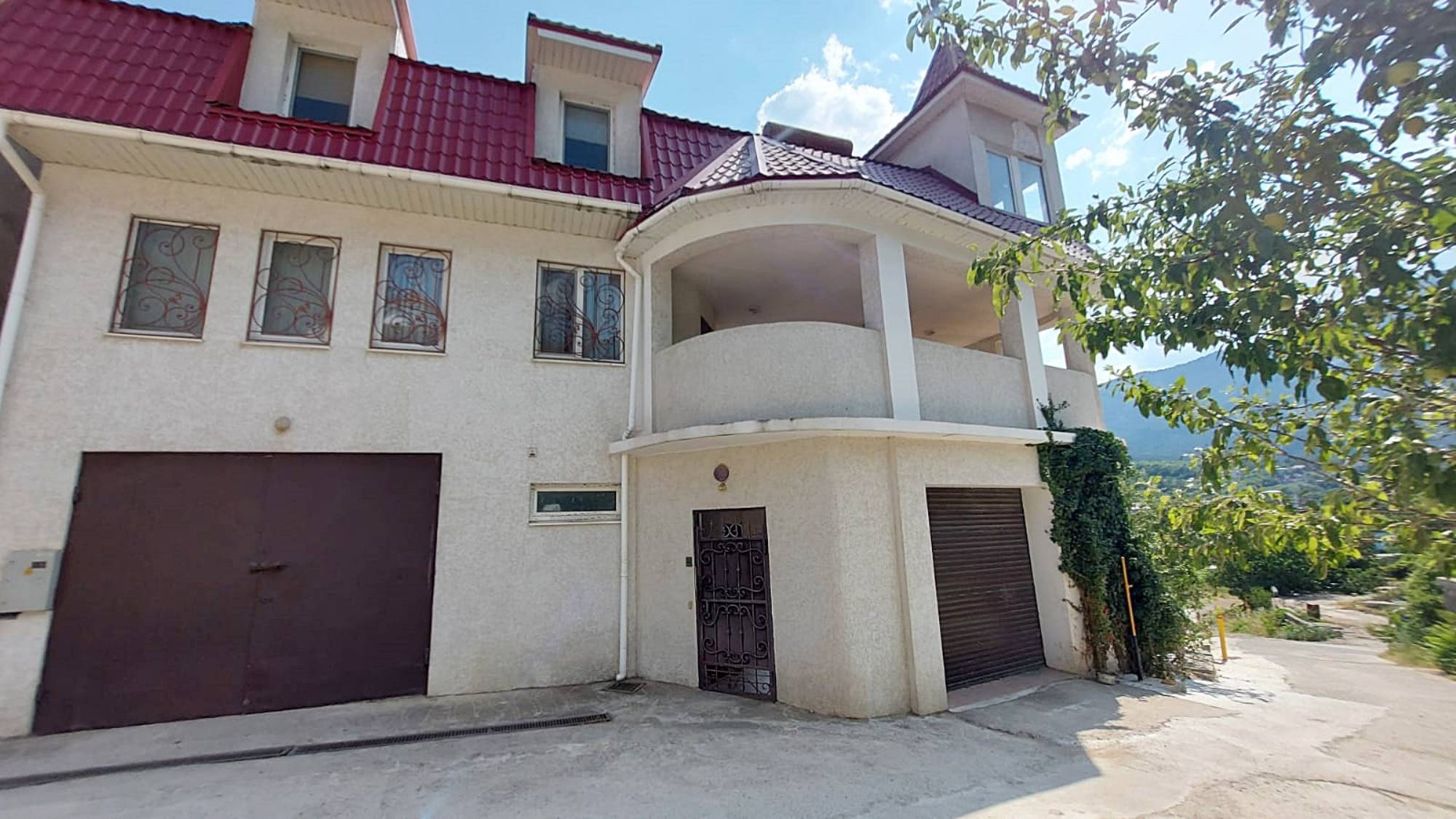 Обзор дома на продажу в Ялте ул. Большевистская смотреть онлайн