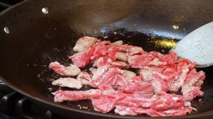 Лапша с мясом и брокколи