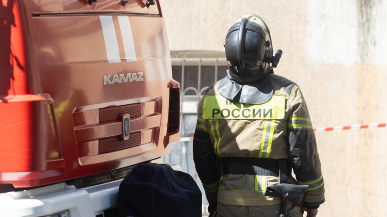 Во Владивостоке пожар разгорелся в парке аттракционов