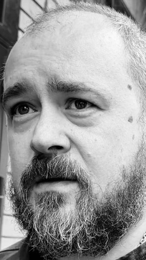 МИША МАСТЕРОПУЛО вероятно должен присесть