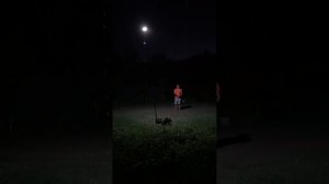 Кемпинговый фонарь: обзор с тестом яркости и жестовым языком