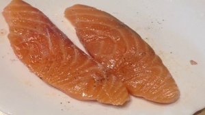 Лосось в беконе с базиликом