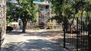 ОТЕЛЬ ,, ПРИБОЙ".САКИ. ТЕРРИТОРИЯ.