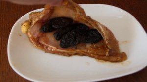 Мясо с черносливом в духовке