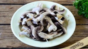 Курица с лимоном под грибным соусом