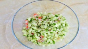 Крабовый салат с помидорами и огурцами