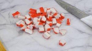 Крабовый салат с яичными блинчиками