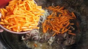 Лагман на костре в казане