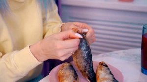 КИСА БАТТЕРС ЦЕЛЫЙ ДЕНЬ УПРАВЛЯЕТ ЕДОЙ ВИКИ | ЧЕЛЛЕНДЖ