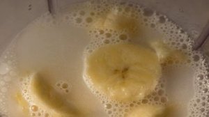 Коктейль на кокосовом молоке с бананом