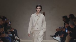 Показ женской коллекции Emporio Armani весна-лето 2026