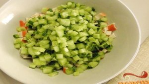 Крабовый салат из крабовых палочек