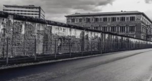 ... Как появилась Берлинская стена ...