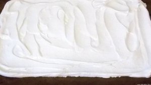 Меренговый рулет с малиной