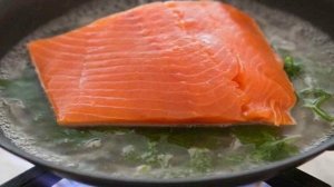 Лосось в вине на сковороде