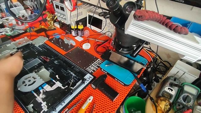 Артефакты, ошибка 43 . Реболл всех чипов видеопамяти после прогревастов смотреть онлайн