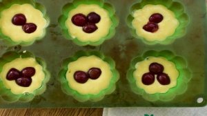 Капкейки с вишней и взбитыми сливками