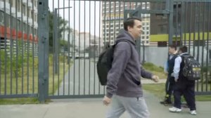 короче говоря, уничтожаю айфон 17 (OneTwo) реакция