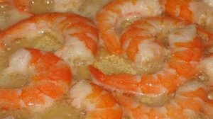 Лапша с креветками и овощами