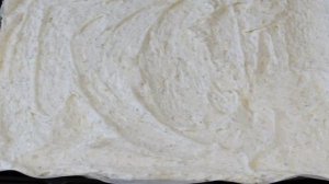 Меренговый рулет с малиной и фисташками