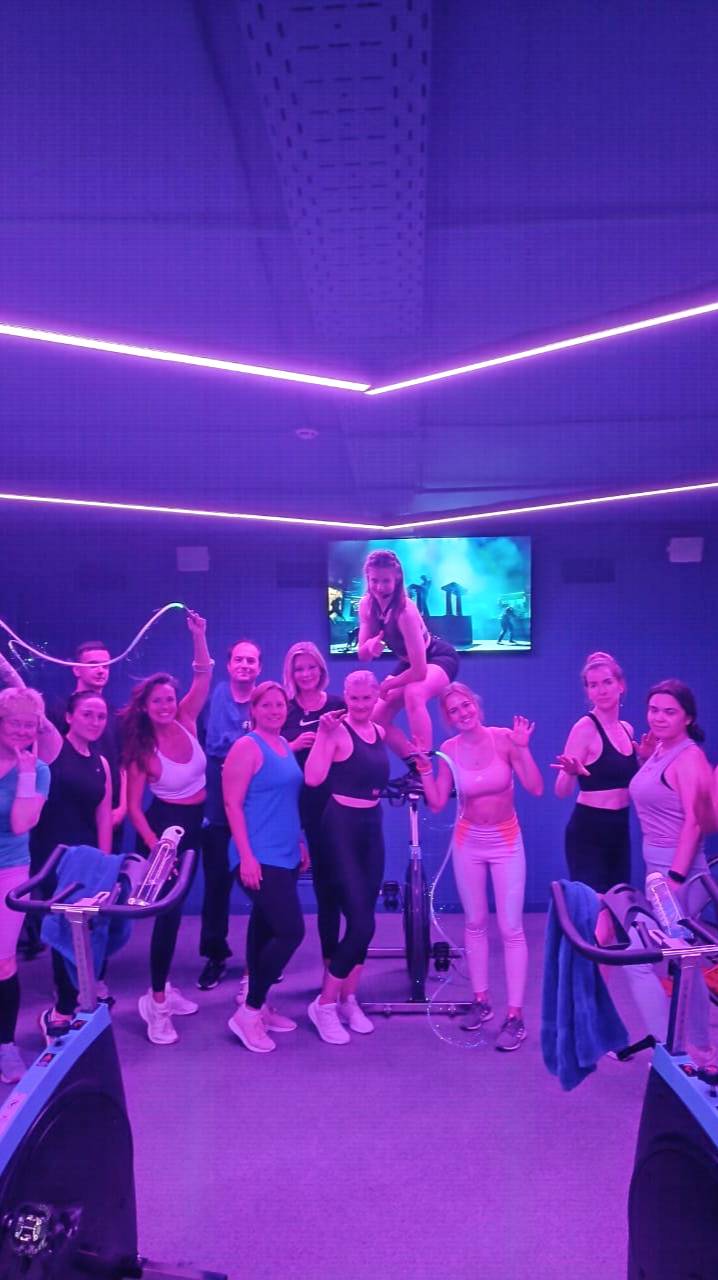 Атмосфера с тематического сайкла под хиты Lady Gaga💥 Фитнес-клуб "Wellness Park".