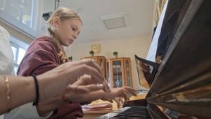 Комова София. Э.Градески. "Маленький поезд"