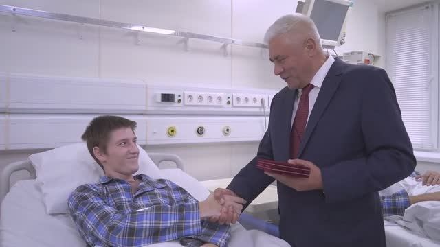Министр МВД Владимир Колокольцев вручил награды полицейским, 1 октября 2025 года
