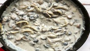 Курица с грибами запеченная под картофельной шубой